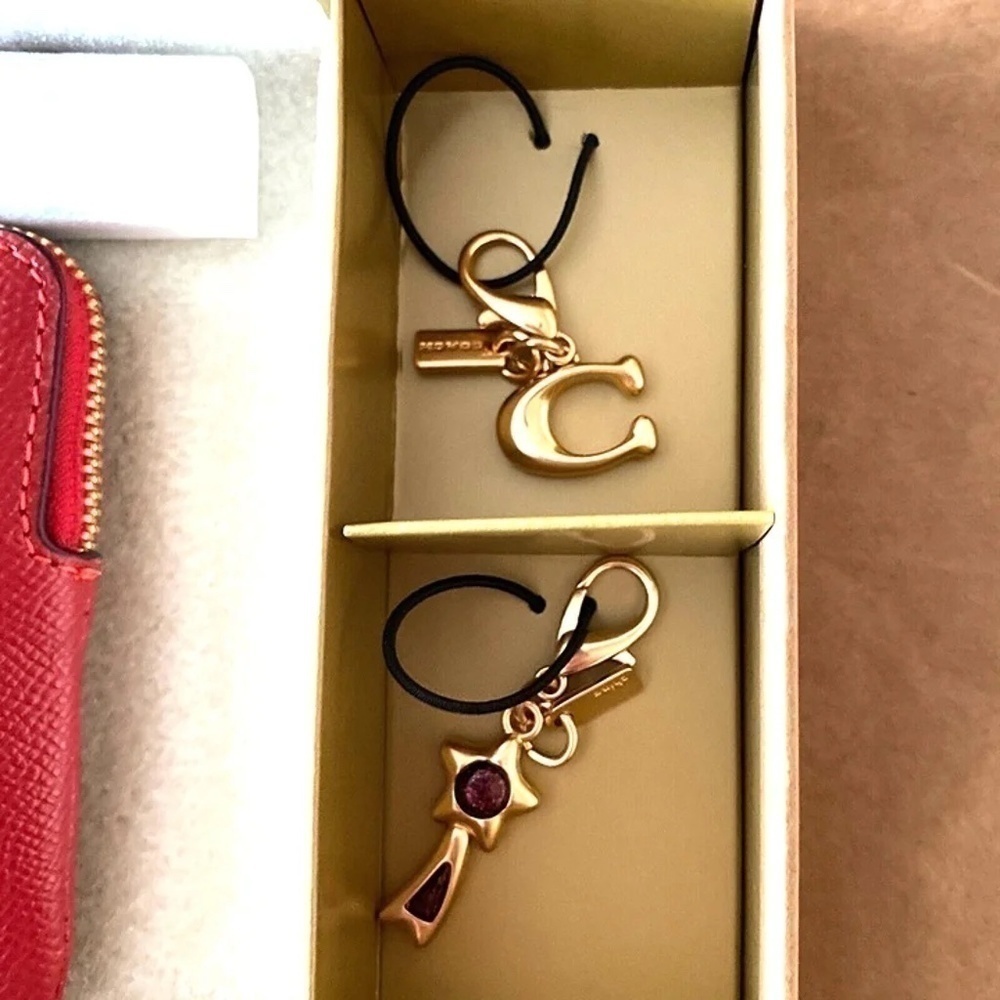 Coach Boxed Wristlet w Charms NWT - Picture 5 of 6